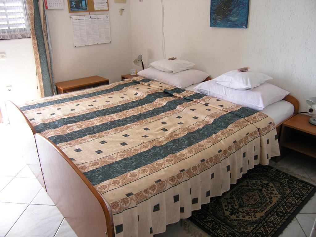 Apartmani Plach Krk Town Exterior foto